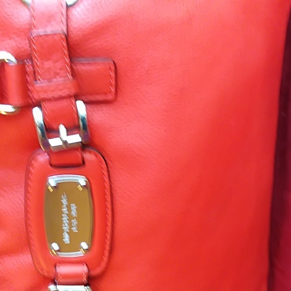 SOLD Michael Kors TravelBag Orange Leather XLarge Bag. Excellent Condition - Picture 3 of 14
